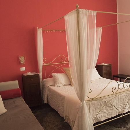 B&B Domus Garibaldi Salerno Bagian luar foto