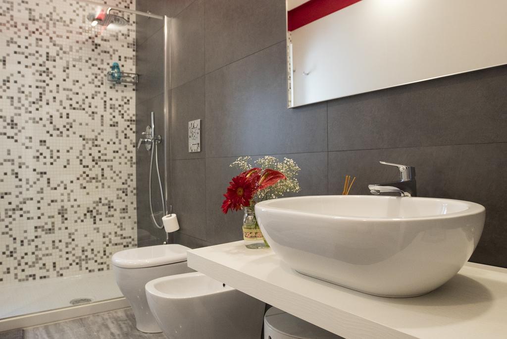 B&B Domus Garibaldi Salerno Bagian luar foto