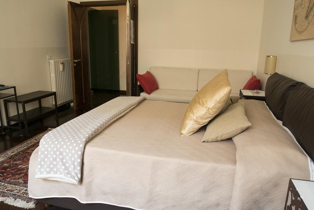 B&B Domus Garibaldi Salerno Bagian luar foto