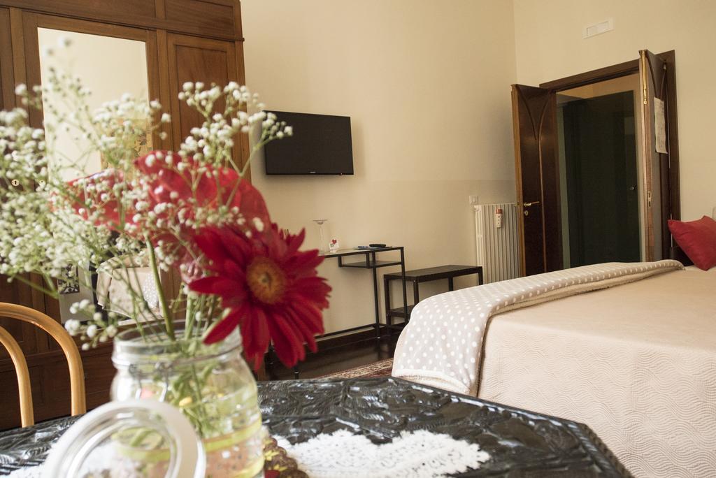 B&B Domus Garibaldi Salerno Bagian luar foto