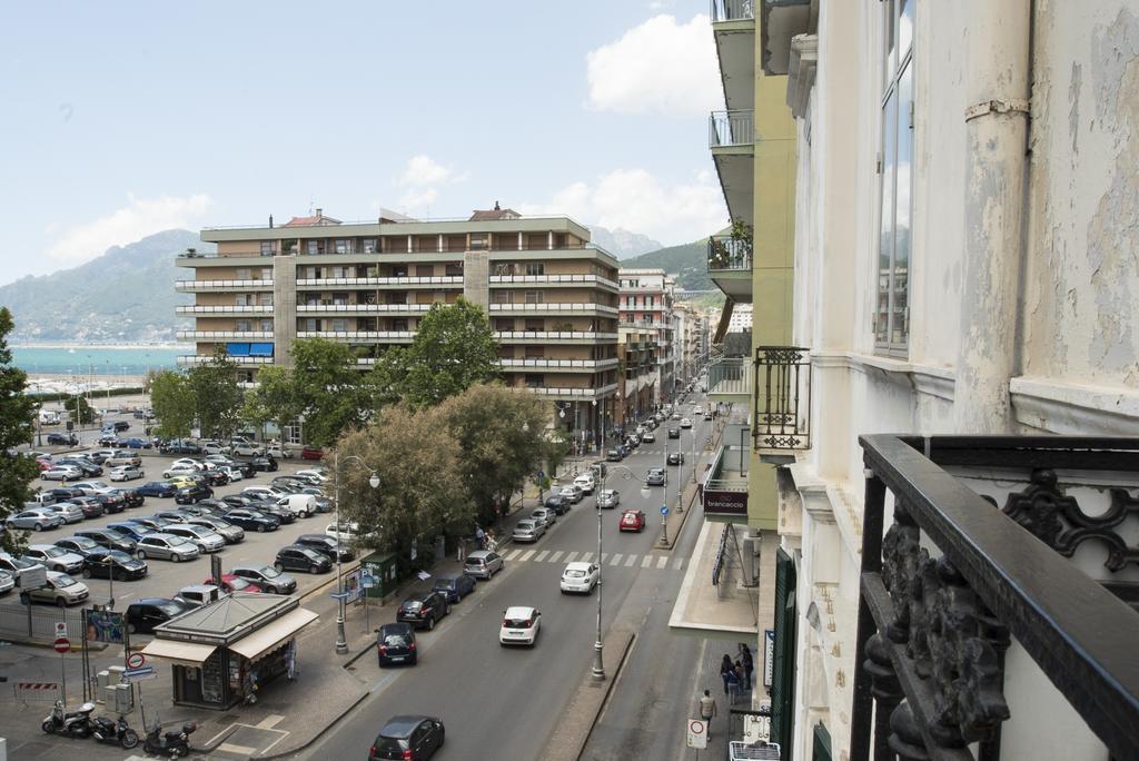 B&B Domus Garibaldi Salerno Bagian luar foto