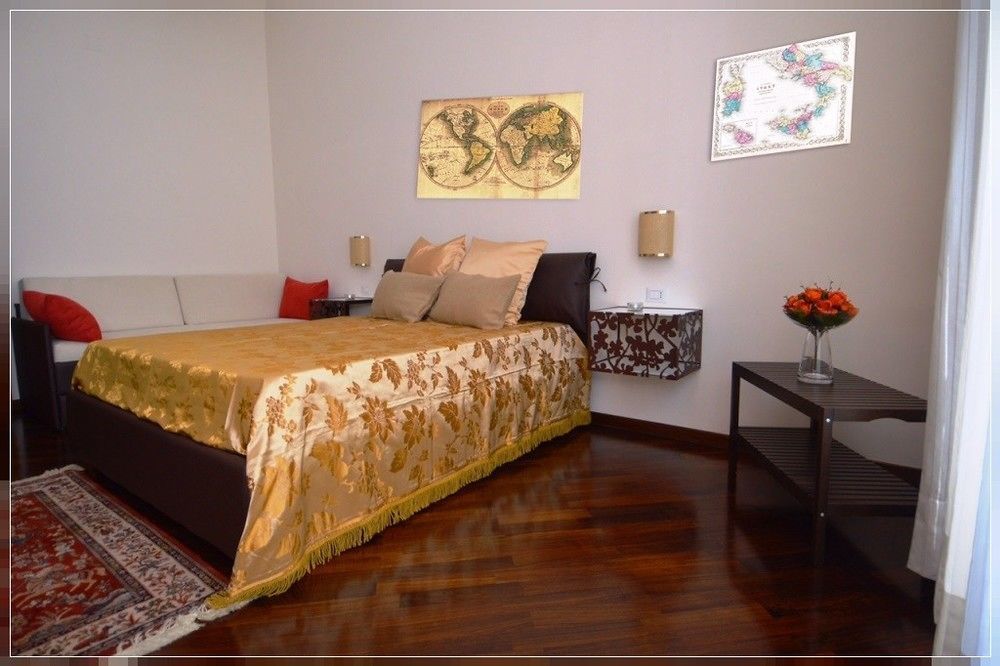 B&B Domus Garibaldi Salerno Bagian luar foto