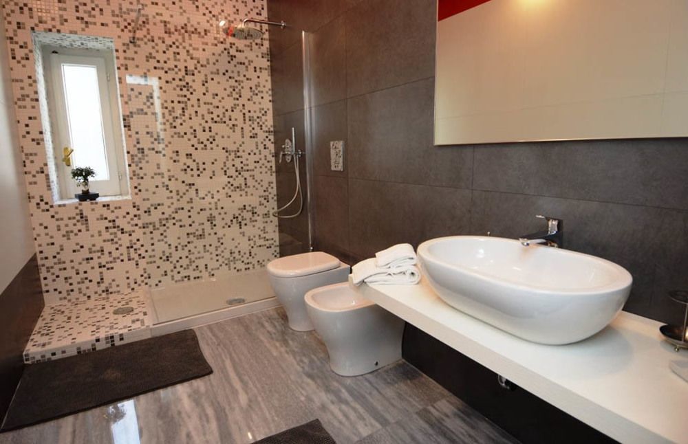 B&B Domus Garibaldi Salerno Bagian luar foto